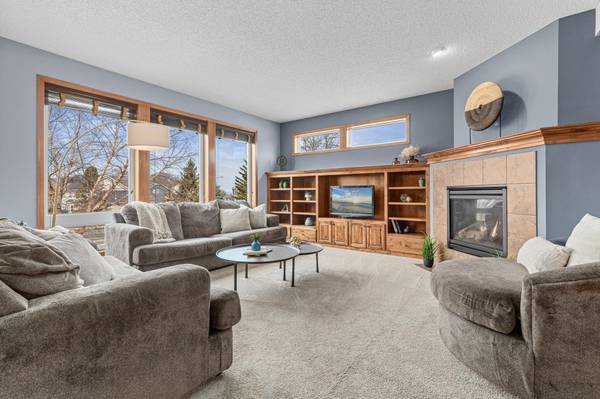 1960 Oakridge CIR, Shakopee, MN 55379