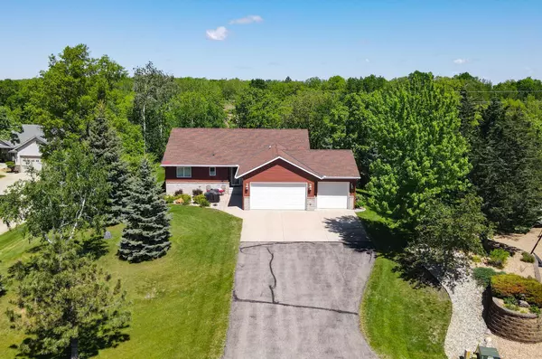 122 Ridge RD, New London, MN 56273