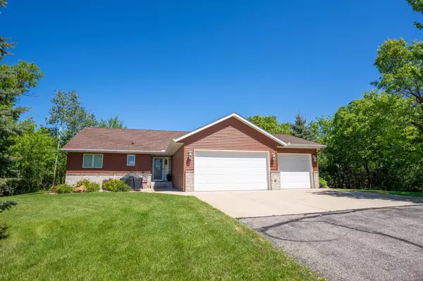 122 Ridge RD, New London, MN 56273