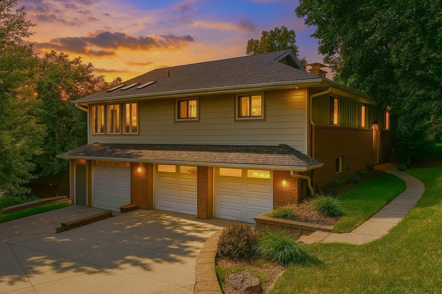 30 Interlachen LN, Tonka Bay, MN 55331