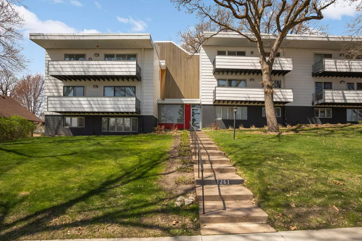 Saint Paul, MN 55108,1261 Cleveland AVE N #8A