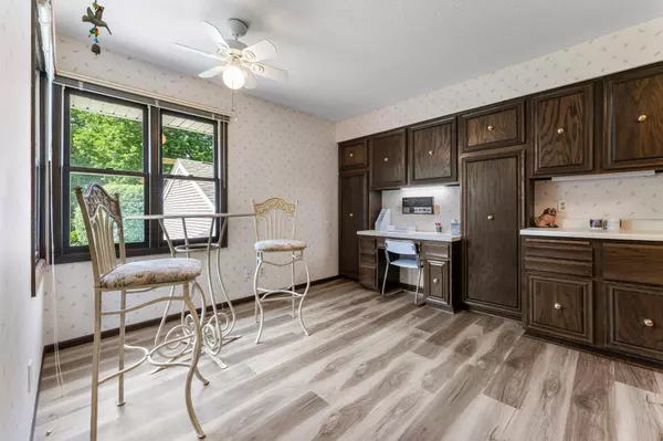 Eden Prairie, MN 55344,8875 Basswood RD