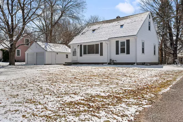 1520 Laurie RD E, Maplewood, MN 55109