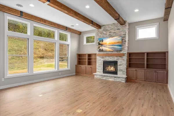 Hudson, WI 54016,2242 Amanda WAY