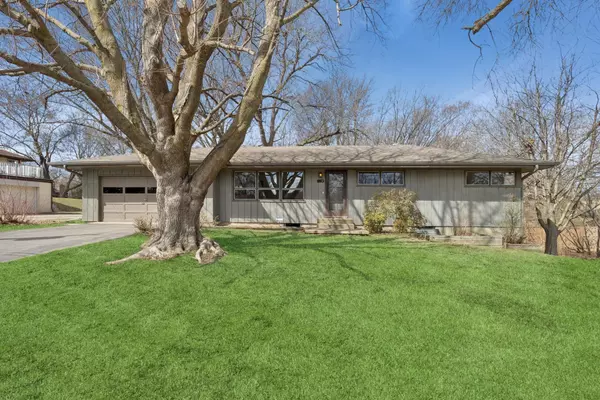 650 Inca LN, New Brighton, MN 55112