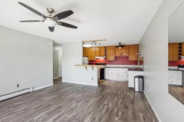 4351 Parklawn AVE #104E, Edina, MN 55435