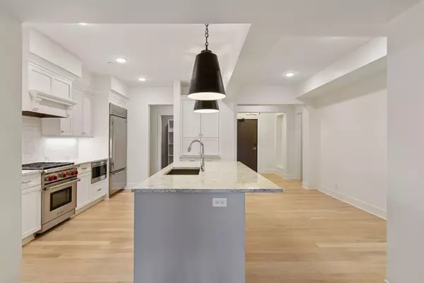 Wayzata, MN 55391,222 Ferndale Road S #207