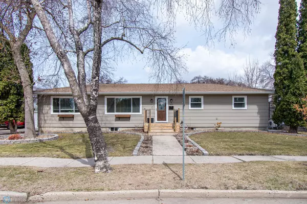 455 16th AVE S, Fargo, ND 58103