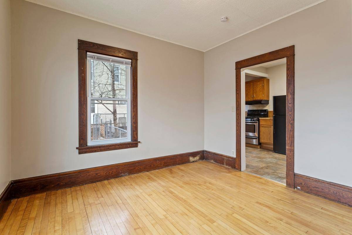 Saint Paul, MN 55104,917 Thomas AVE