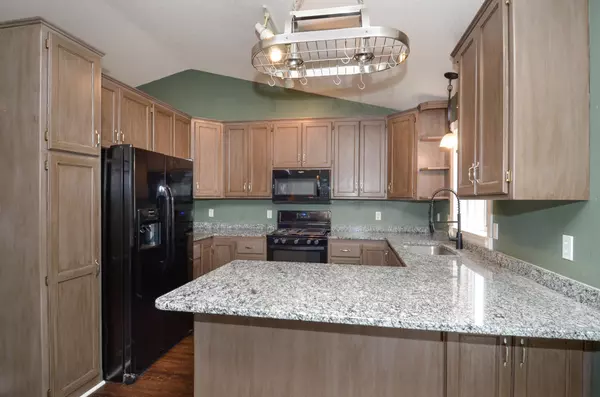 Isanti, MN 55040,902 Hillock ST NW