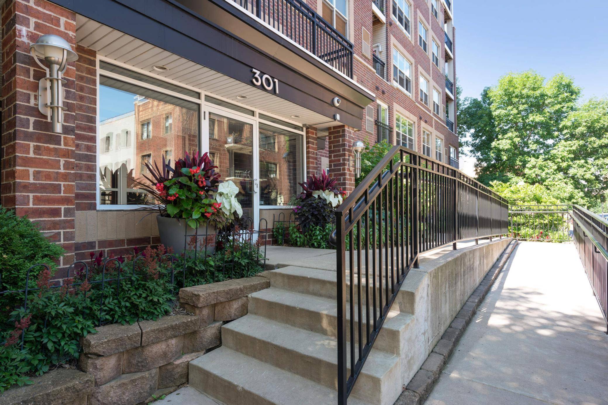 Minneapolis, MN 55403,301 Oak Grove ST #205