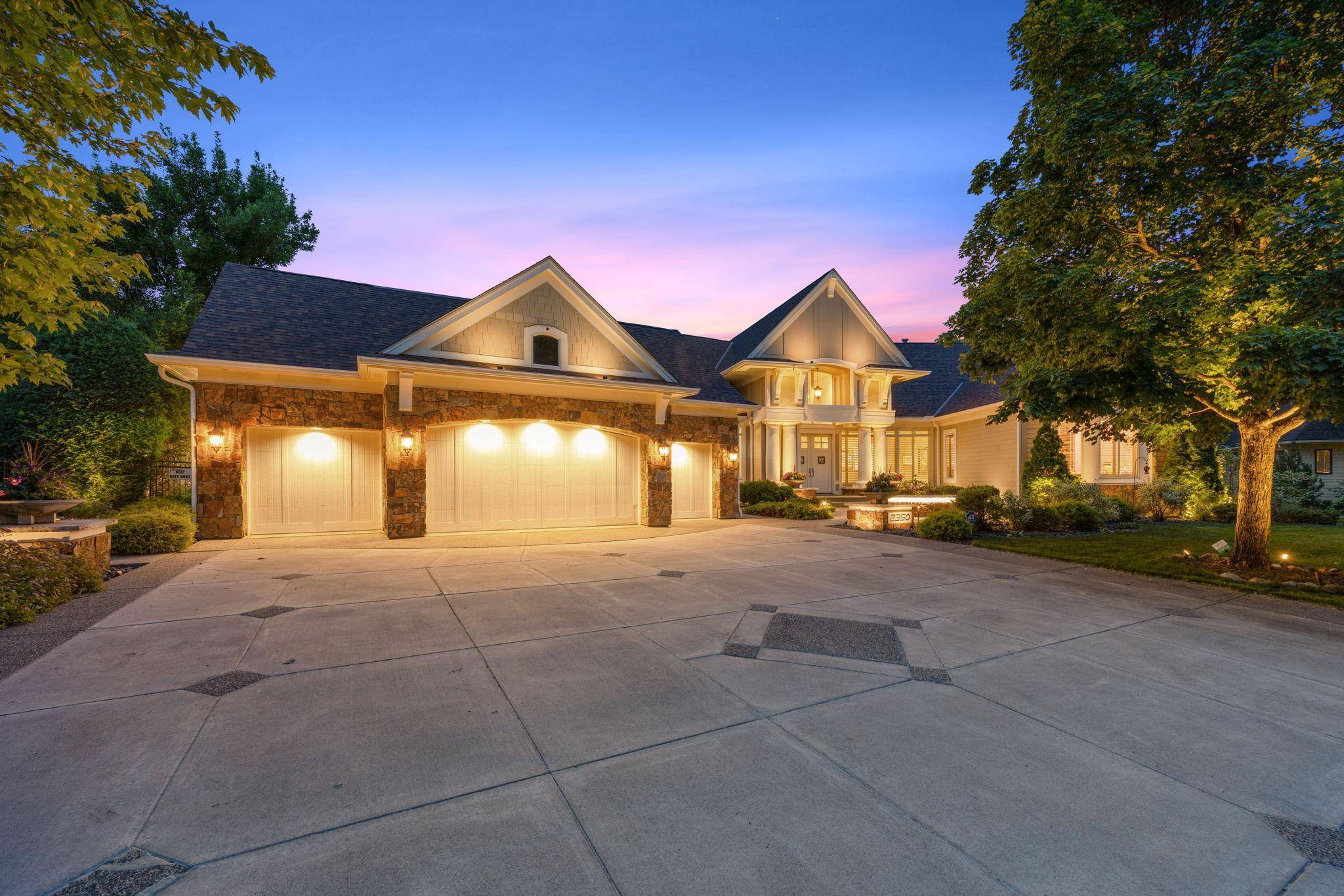 Minnetonka, MN 55305,2350 Cherrywood RD