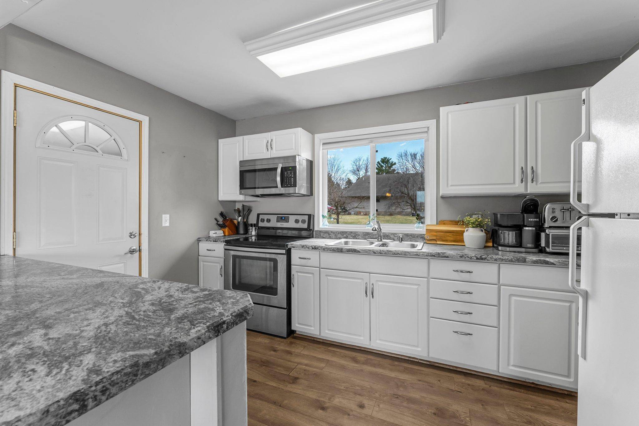 Annandale, MN 55302,524 Lakeshore CIR