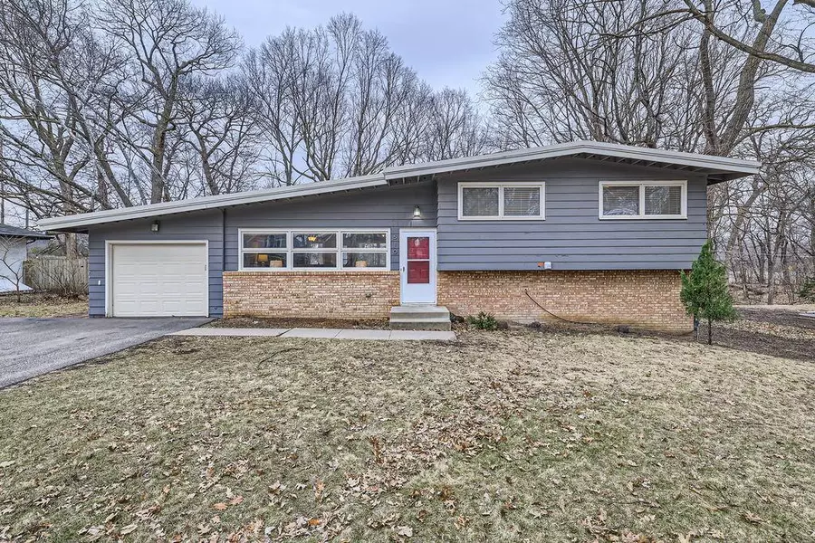 510 Shadyway RD, Wayzata, MN 55391