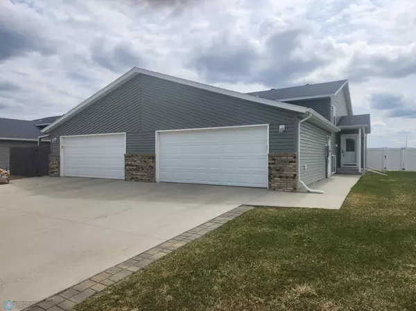 3396 Maple Leaf LOOP S, Fargo, ND 58104