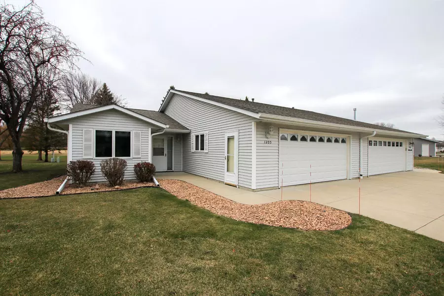 1205 Fairway AVE NW, Hutchinson, MN 55350
