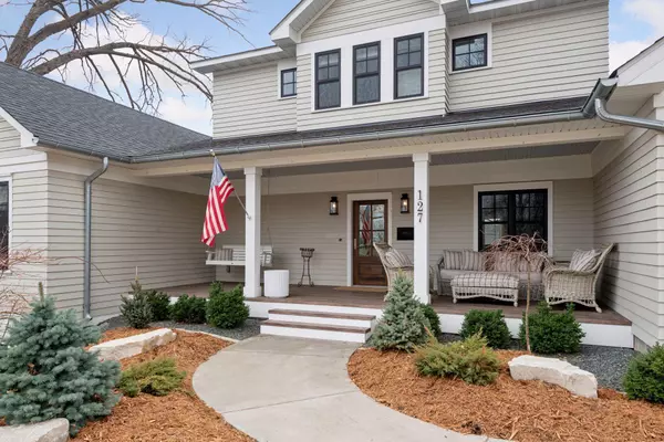 127 W Lake ST,  Excelsior,  MN 55331