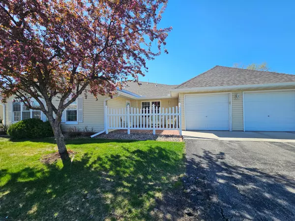 1065 Blackbird TRL SW #8, Hutchinson, MN 55350