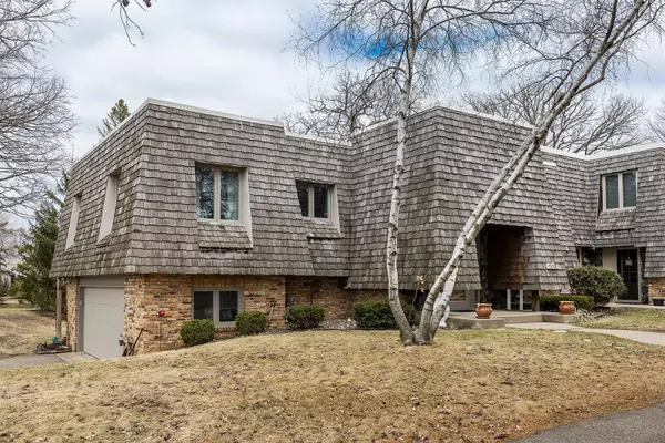 1810 Victoria RD S, Mendota Heights, MN 55118