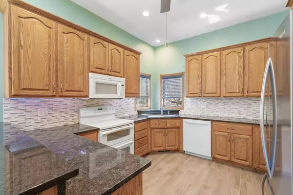 Maplewood, MN 55109,1751 Lakewood DR N