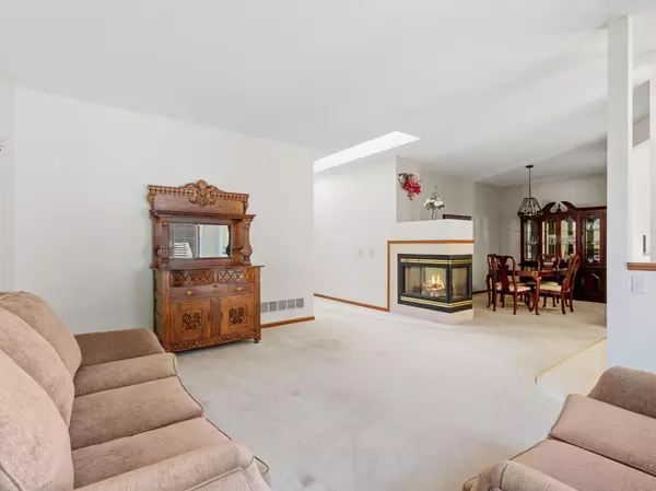 Maple Grove, MN 55311,9323 Kimberly LN N