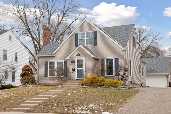 956 Delaware AVE, West Saint Paul, MN 55118
