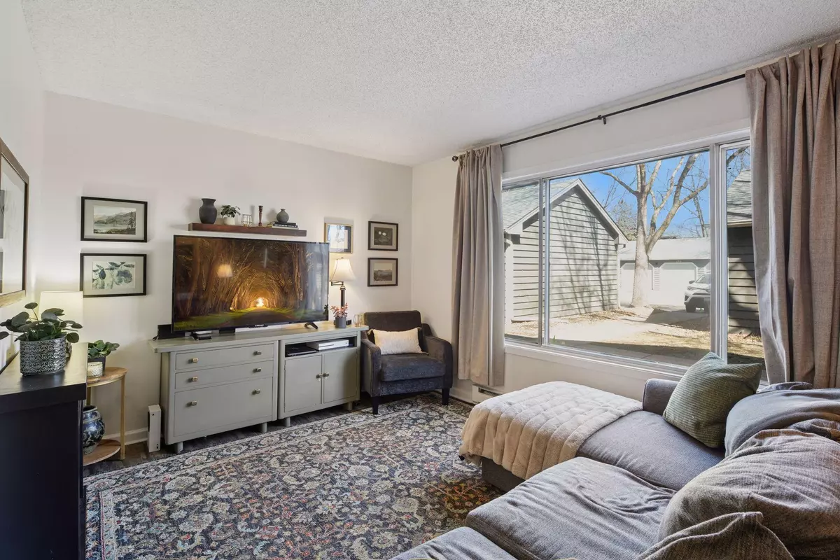 Chanhassen, MN 55317,720 W Village RD #103