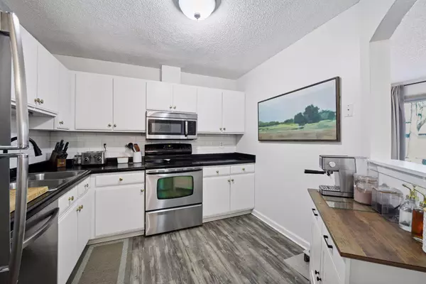 Chanhassen, MN 55317,720 W Village RD #103
