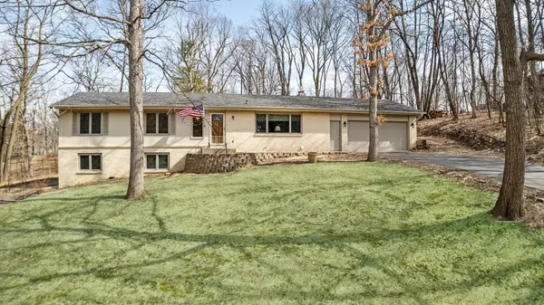 15153 Oak Ridge CIR SE, Prior Lake, MN 55372
