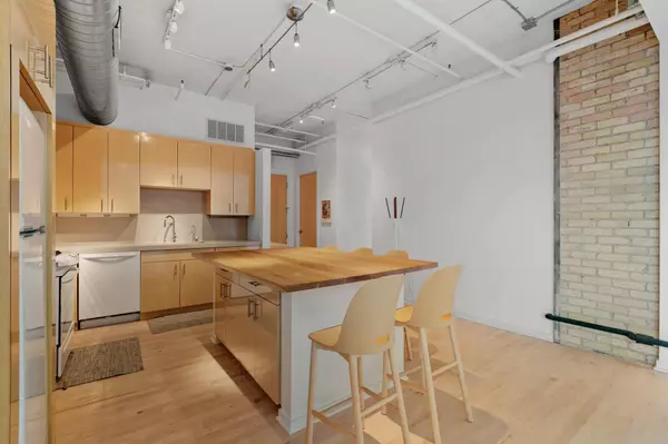Minneapolis, MN 55405,290 Market ST #314