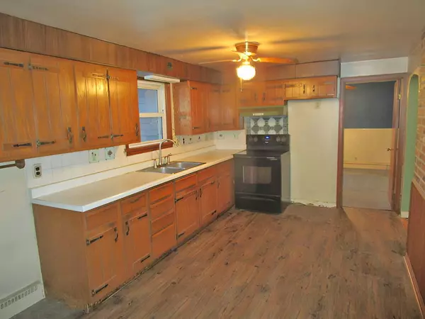 La Crescent, MN 55947,527 S 2nd ST