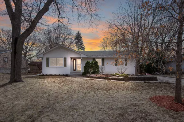 8441 Meadow Lake RD N, New Hope, MN 55428
