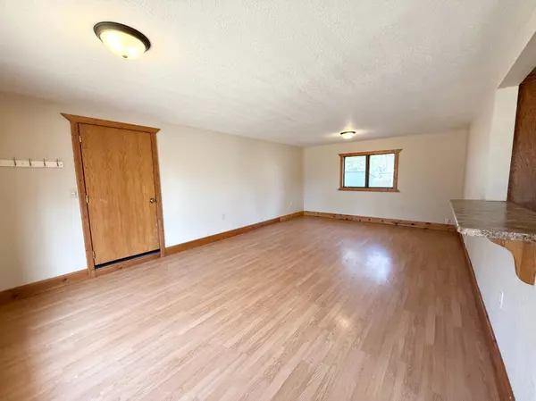 Mora, MN 55051,237 Wood ST S