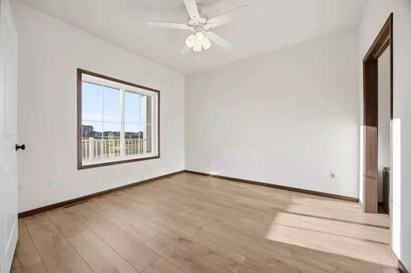 Moorhead, MN 56560,4724 Hampton LOOP S