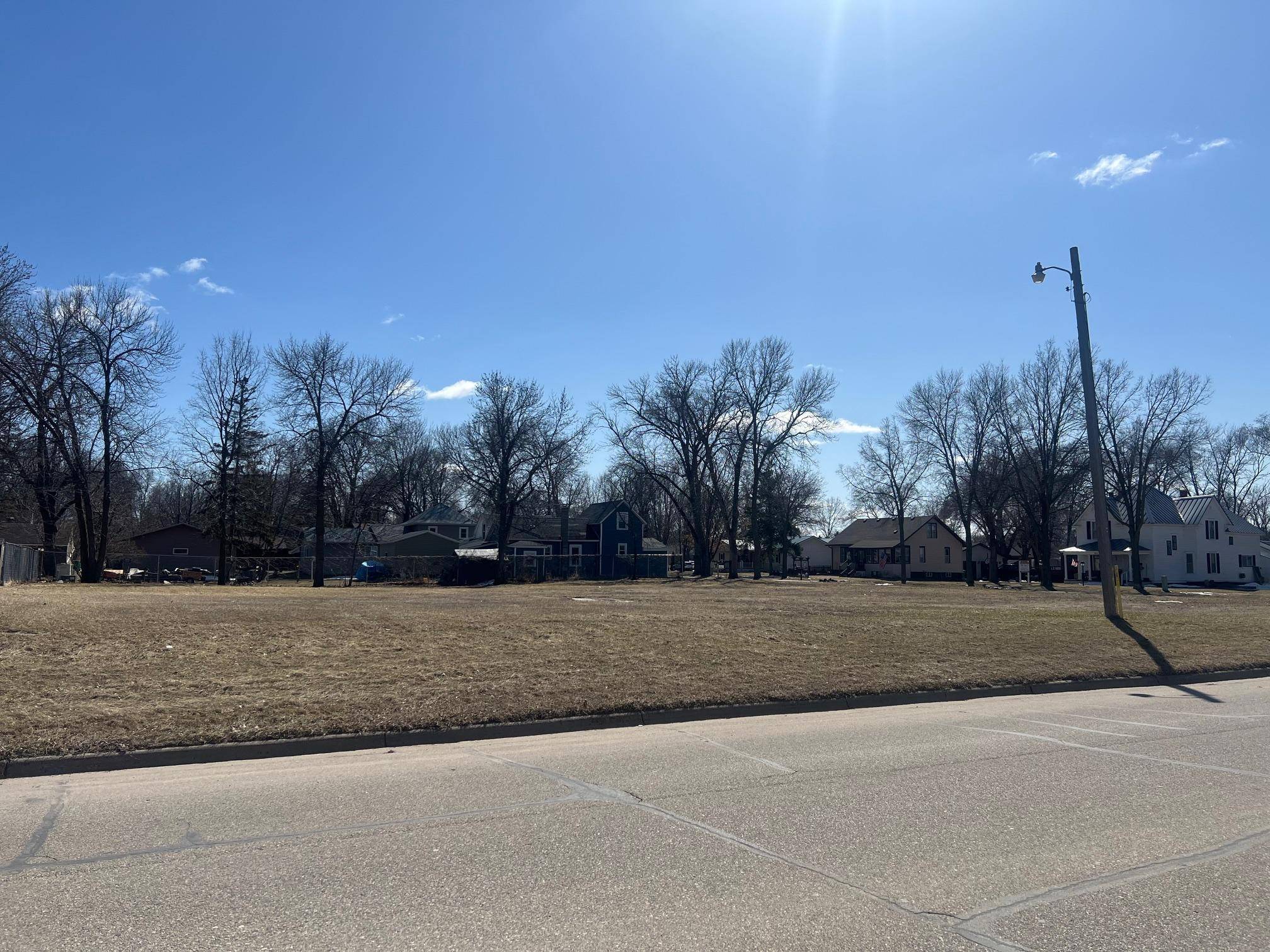 Litchfield, MN 55355,926 N Marshall AVE