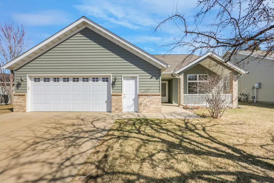 717 Oak Pond DR, Sartell, MN 56377
