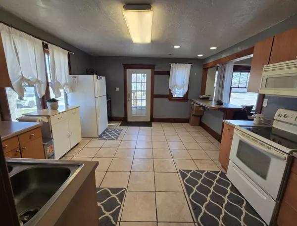 Pipestone, MN 56164,421 7th AVE SE