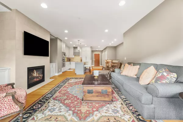 Wayzata, MN 55391,875 Lake ST N #205