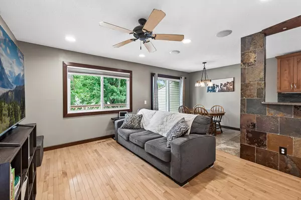 Burnsville, MN 55337,12305 Oak Leaf CT