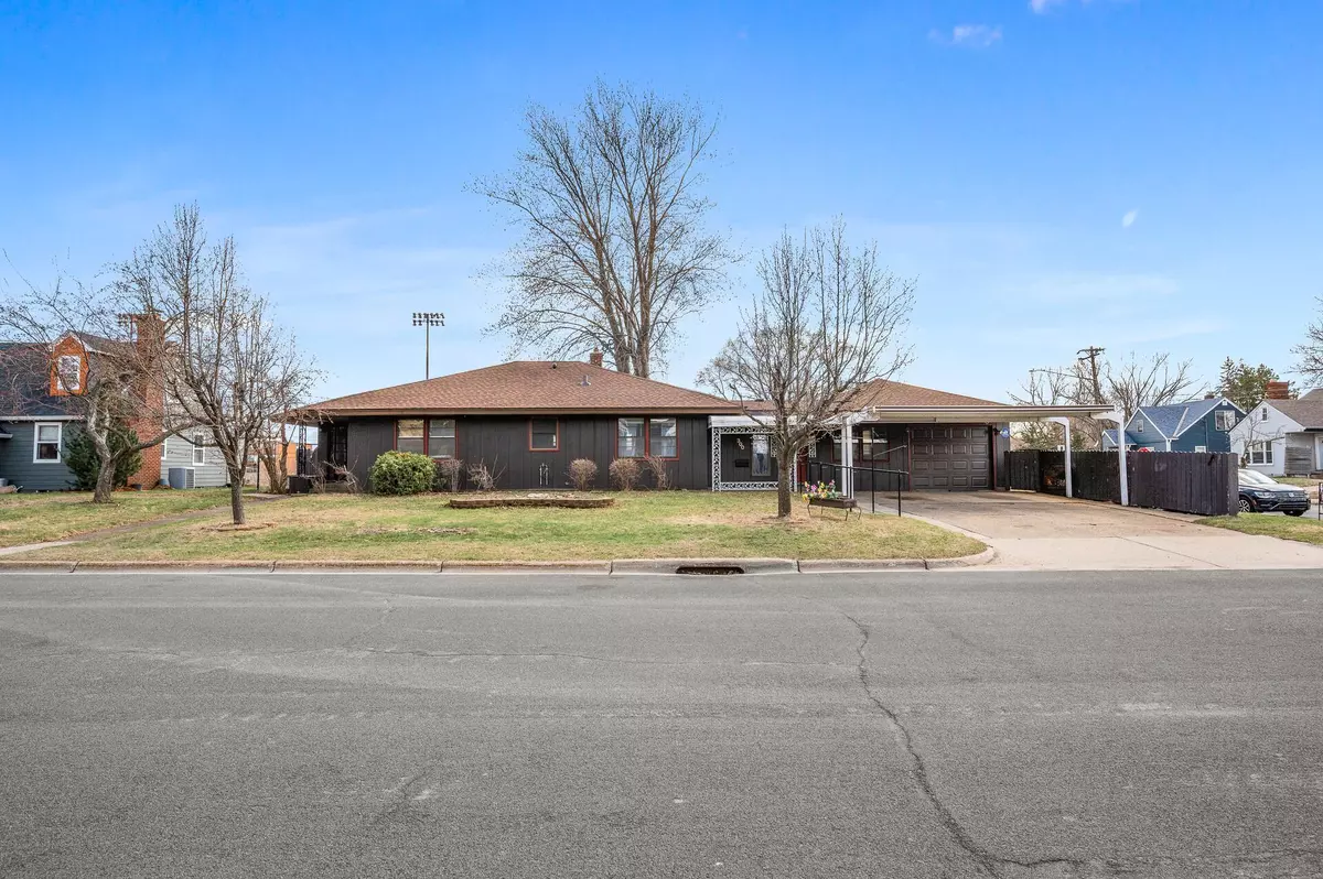 South Saint Paul, MN 55075,300 Park LN