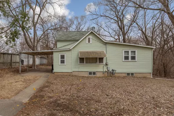 Faribault, MN 55021,122 13th ST NE