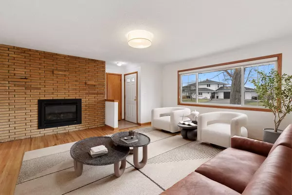 Mendota Heights, MN 55120,2054 Patricia ST