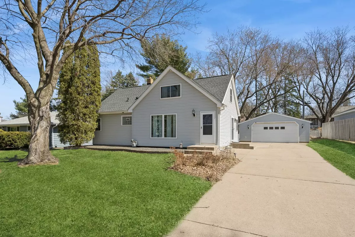 Maplewood, MN 55109,2216 Hazel ST N