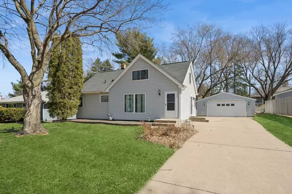 2216 Hazel ST N, Maplewood, MN 55109