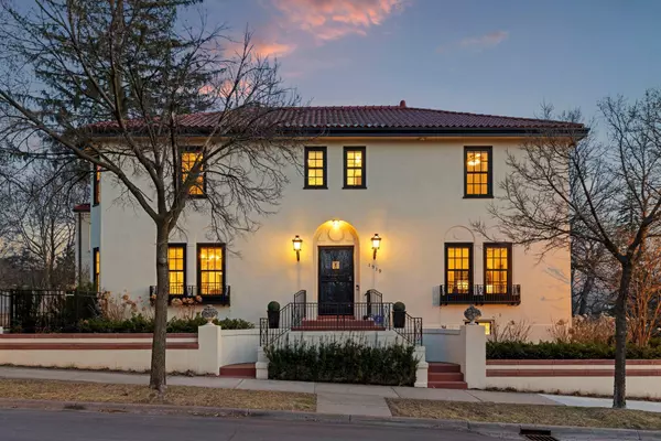 1919 Mount Curve AVE, Minneapolis, MN 55403