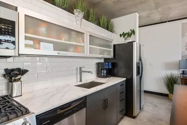 Minneapolis, MN 55401,730 N 4th ST #607