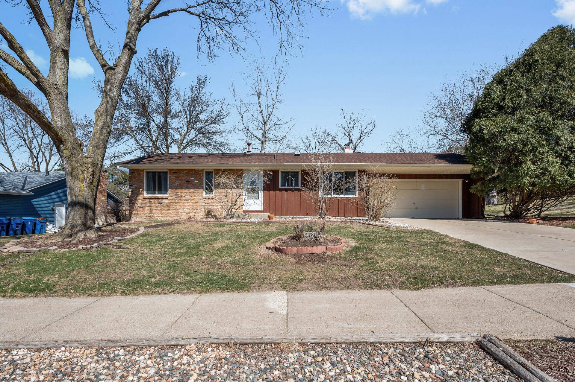 8164 W 103rd ST, Bloomington, MN 55438