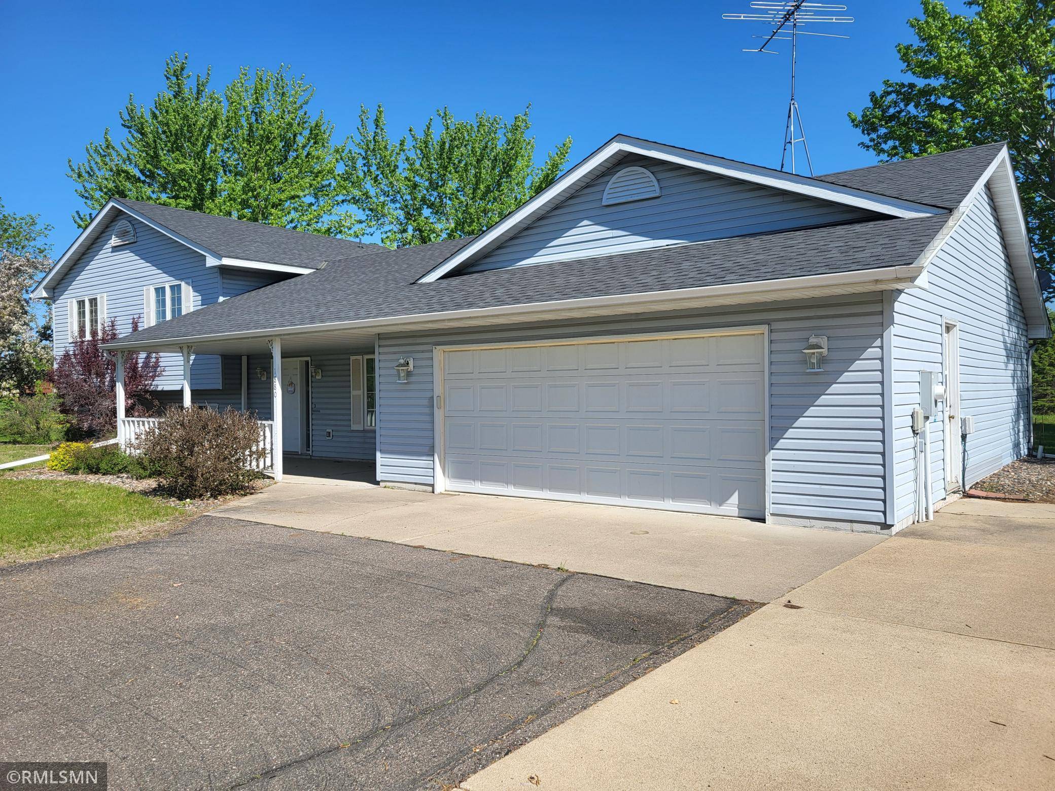 Saint Cloud, MN 56304,1880 45th ST SE
