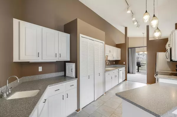 Minnetonka, MN 55343,5431 Sanibel DR