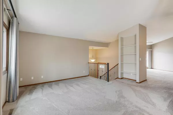 Minnetonka, MN 55343,5431 Sanibel DR